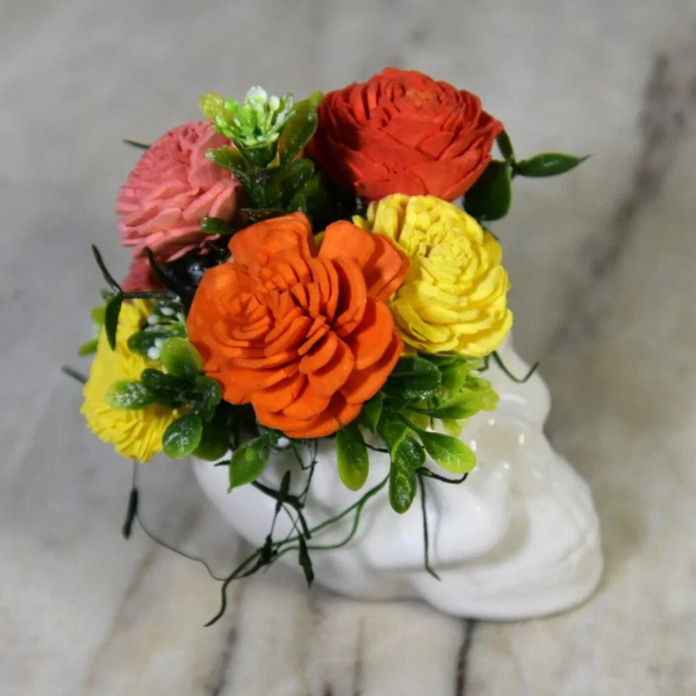 Día de los Muertos, Day of the Dead, small ceramic style skull with sola flowers